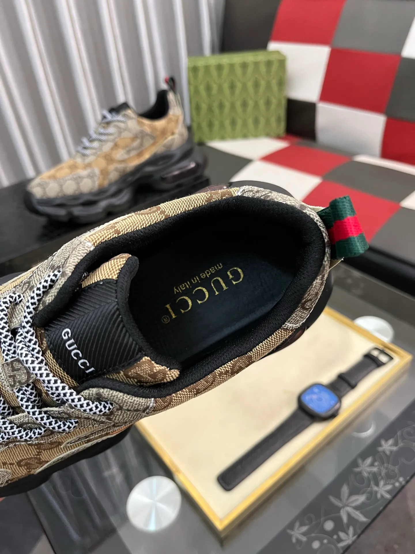 Men's shoes💰438⌚️⌚️[Gucci] Gucci's new men's genuine leather casual shoes, the highest version on the market, any comparison is welcome🆚! The original leather has excellent texture and is super high-end! Fetal sheep net lining imported from Italy, removable pad! Luxurious materials and fine workmanship, highly recommended! Code number: 38-444️⃣Colors available